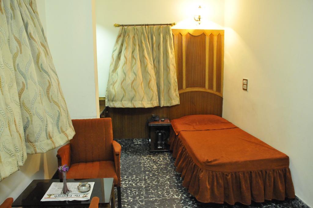 Hotel Heera Kalkutta Exterior foto