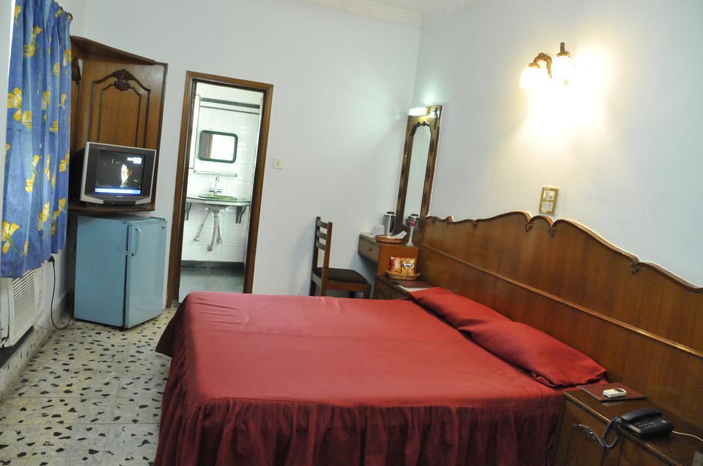 Hotel Heera Kalkutta Zimmer foto